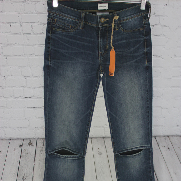 Sneak Peek Denim - Skinny  Jeans with opening in the kee